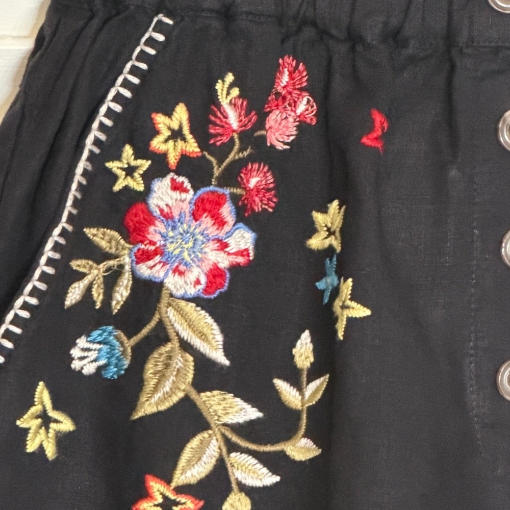 Johnny Was Los Angeles Linen Embroidered Floral Shorts Womens Small Boho - Picture 13 of 13